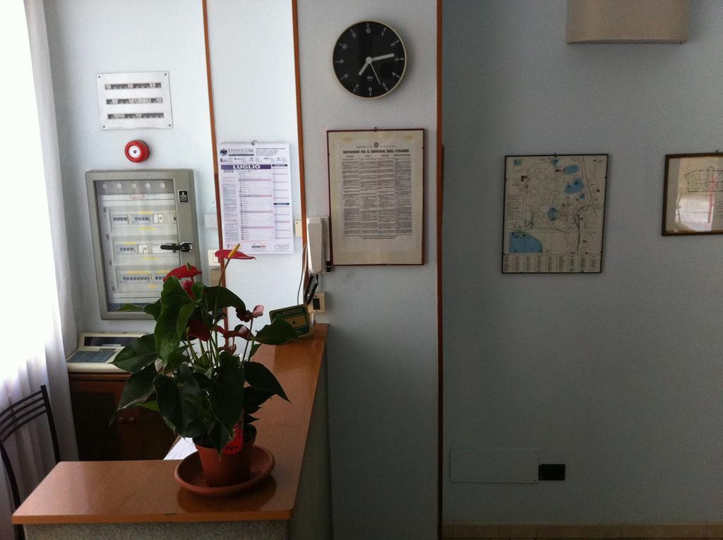 Hotel Mira Varese Bagian luar foto